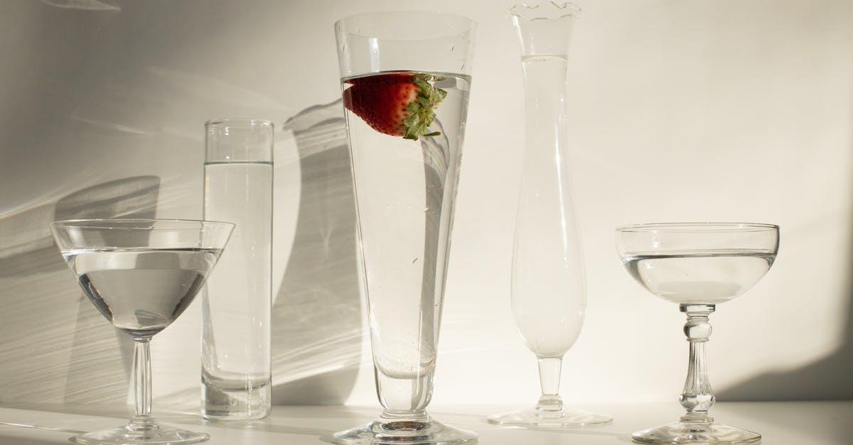 What are the core differences between strawberry varieties? - Various glass of cocktails on white table What are the core differences between strawberry varieties? - Various glass of cocktails on white table