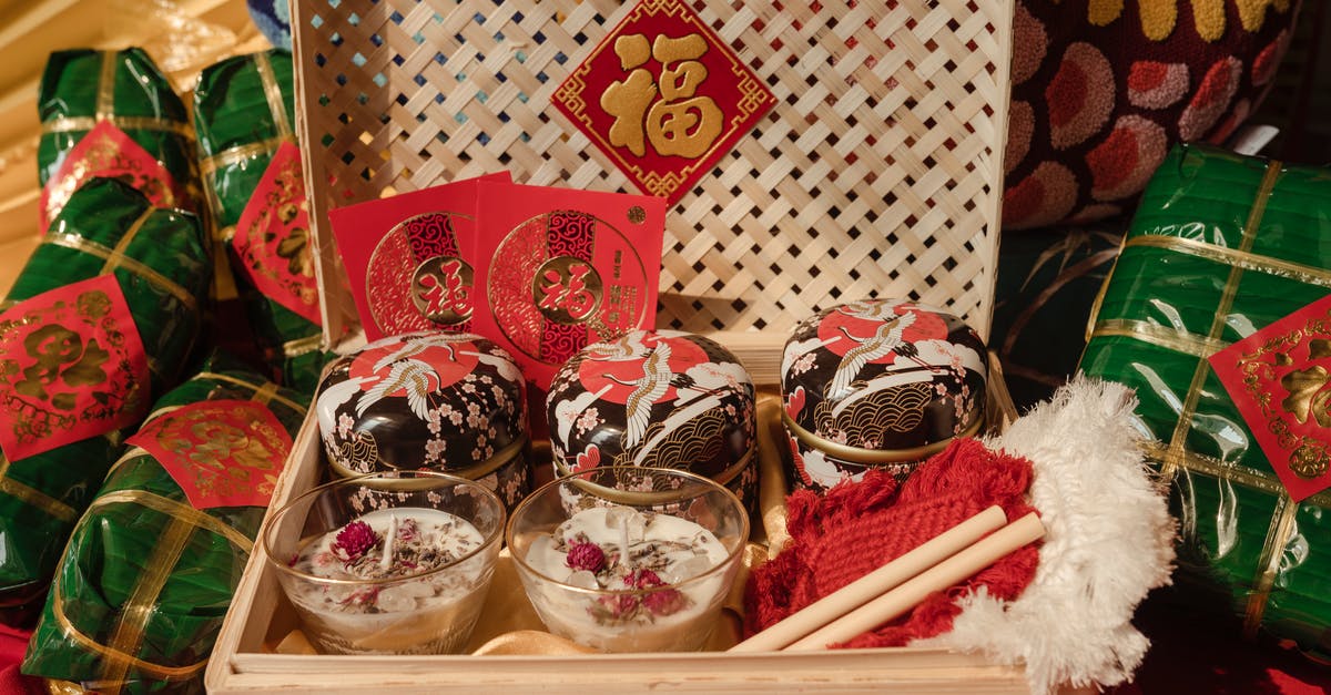 What are the different kinds of cheese? [duplicate] - Close-up of a Tet Gift Box