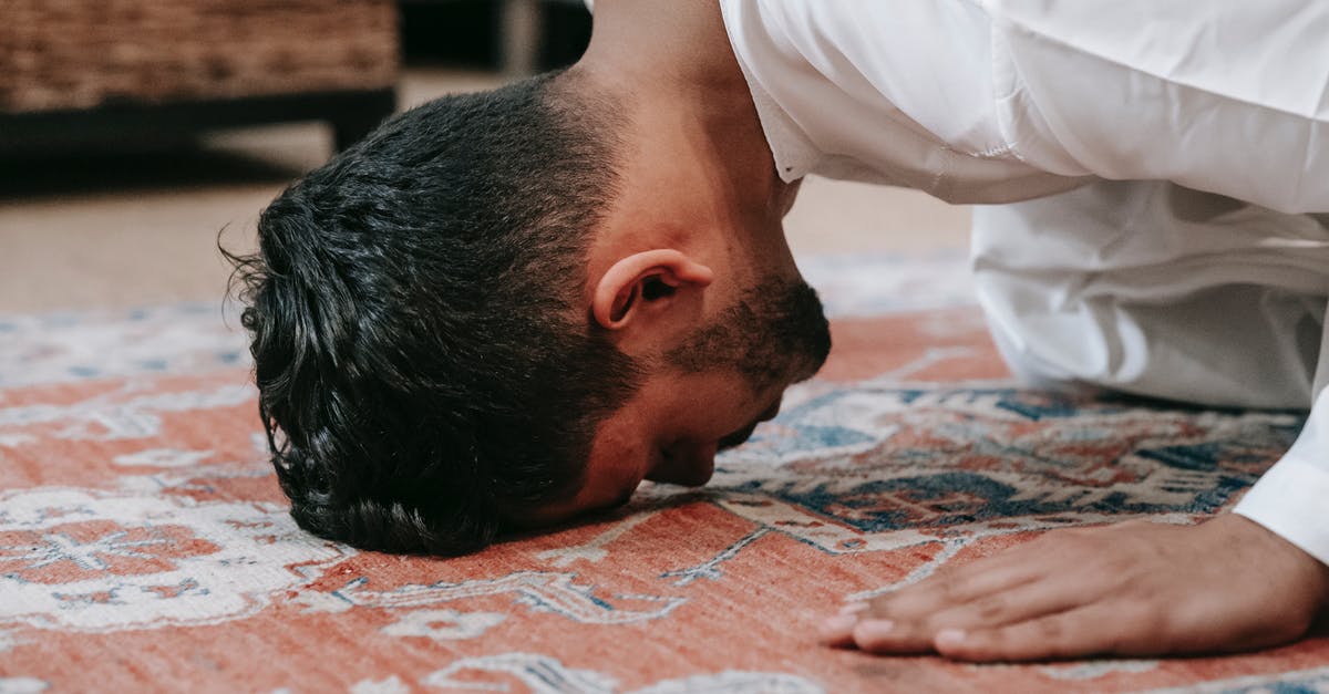 What does "wedge" mean, as in "wedge" a head of Cabbage? - Man in White Thobe Bowing Down on Red and Blue Rug What does "wedge" mean, as in "wedge" a head of Cabbage? - Man in White Thobe Bowing Down on Red and Blue Rug