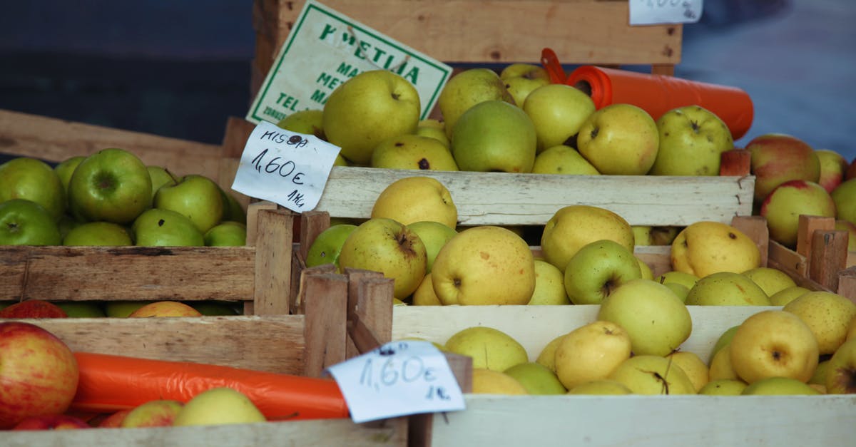 What is a good vegetarian source of umami flavour? - Ripe apples in boxes on market What is a good vegetarian source of umami flavour? - Ripe apples in boxes on market