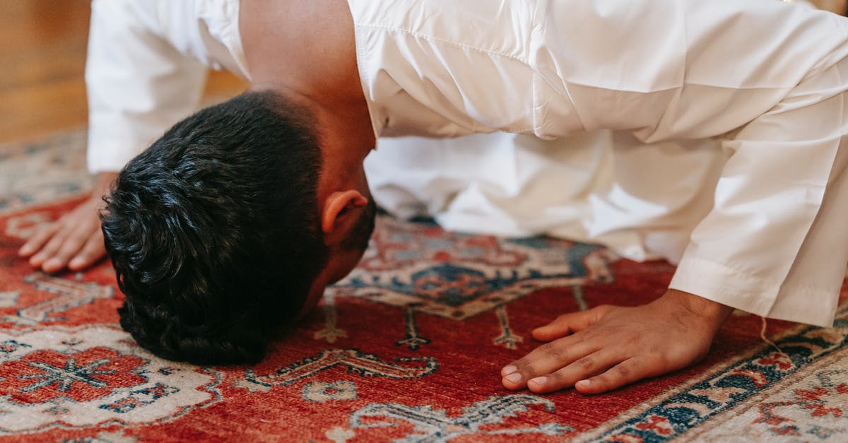 What is a spinach head is equal to? - Man in White Thobe Bowing Down on Red and Blue Rug What is a spinach head is equal to? - Man in White Thobe Bowing Down on Red and Blue Rug