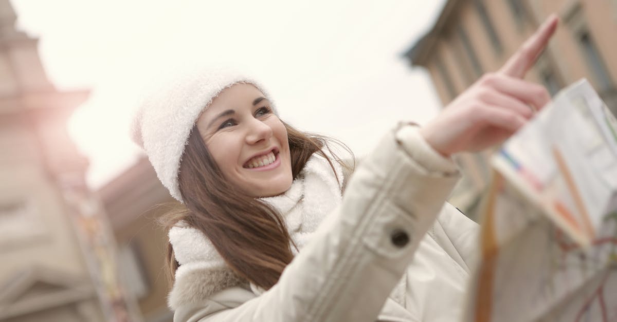 What is the best way to find a reliable pepper mill? - Happy lady finding right direction