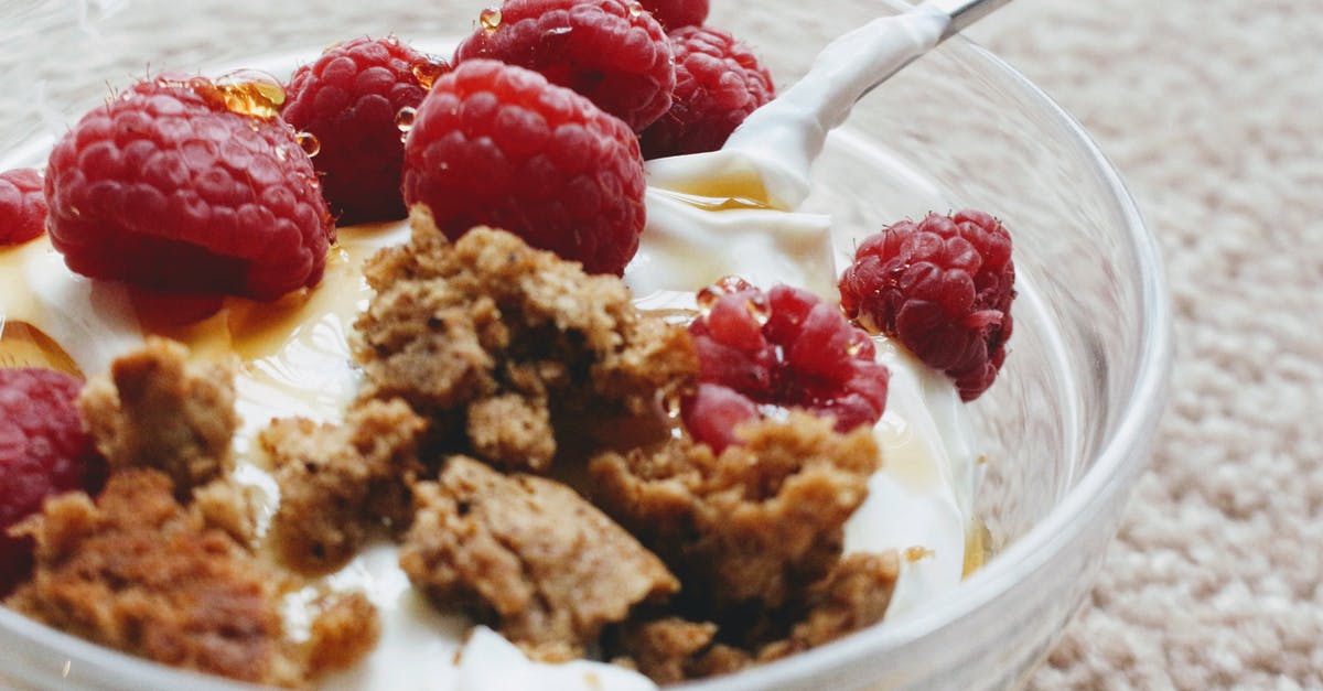 What is the difference between Greek yogurt and plain yogurt? - Delicious Greek yogurt with biscuit crumb and fresh raspberries What is the difference between Greek yogurt and plain yogurt? - Delicious Greek yogurt with biscuit crumb and fresh raspberries