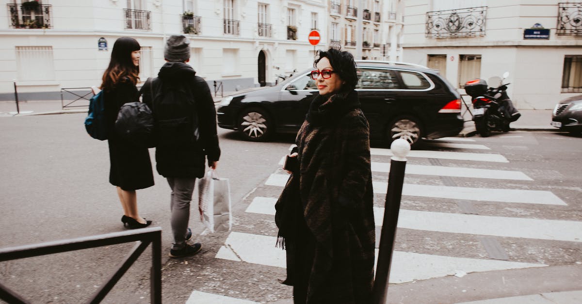 What is the difference between Paris ham and French ham? - Three People Crossing Pedestrian Lane What is the difference between Paris ham and French ham? - Three People Crossing Pedestrian Lane
