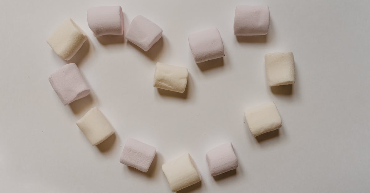 What is the difference between white and pink ginger? - Sweet marshmallows arranged on table in shape of heart What is the difference between white and pink ginger? - Sweet marshmallows arranged on table in shape of heart