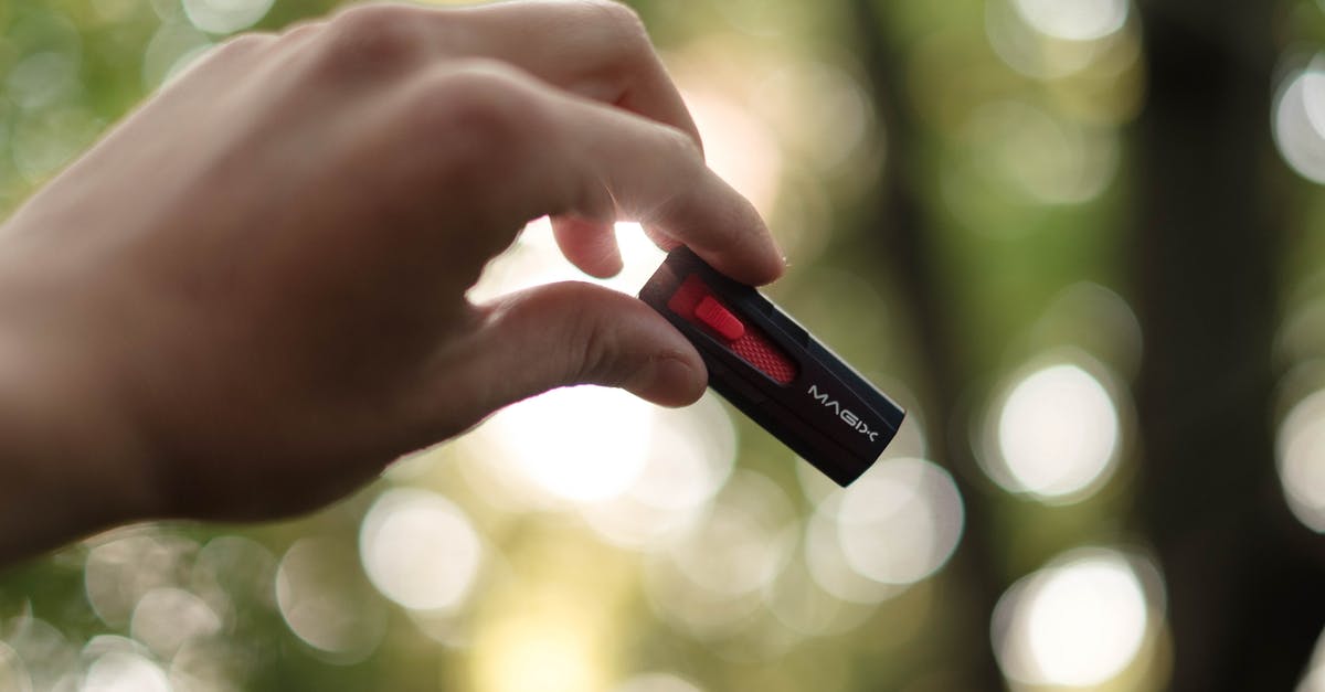 What is the key to a shiny crumb in bread? - Unrecognizable person showing USB on blurred background What is the key to a shiny crumb in bread? - Unrecognizable person showing USB on blurred background