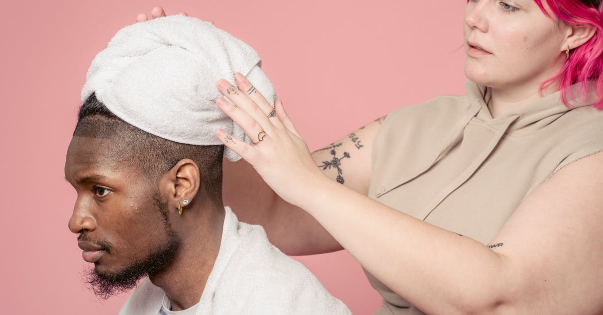 What is the procedure to dry out Fenugreek leaves? - Hairdresser dying hair of black male customer