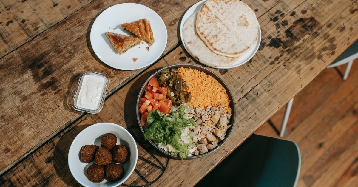 What is the proper/most common way to serve curry? - Various traditional Indian dishes served on table in restaurant What is the proper/most common way to serve curry? - Various traditional Indian dishes served on table in restaurant