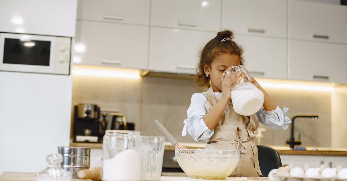 What kinds of milk are low in carbs? - Girl Drinking Milk from Clear Glass Pitcher What kinds of milk are low in carbs? - Girl Drinking Milk from Clear Glass Pitcher