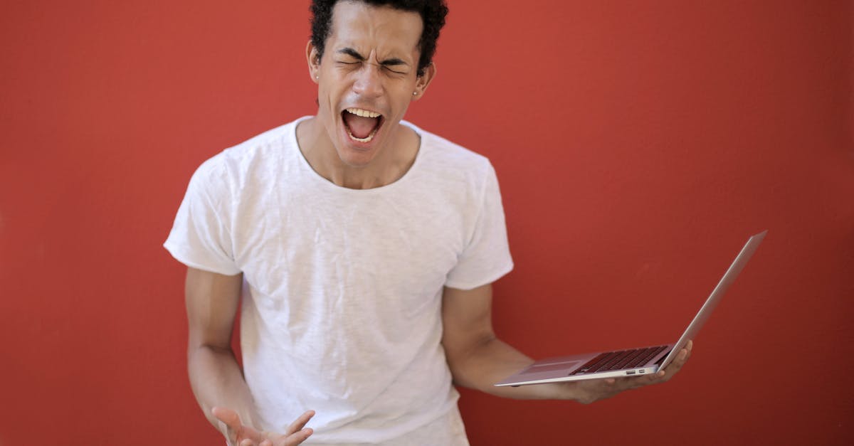 What makes sencha karigane sweeter than sencha? - Guy with opened mouth and closed eyes screaming madly while standing with laptop against red background What makes sencha karigane sweeter than sencha? - Guy with opened mouth and closed eyes screaming madly while standing with laptop against red background