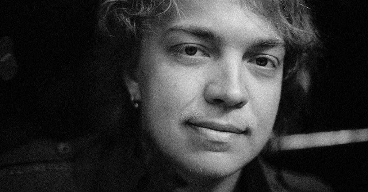 What to look for in a mandoline? - Grayscale Photo of a Man's Face What to look for in a mandoline? - Grayscale Photo of a Man's Face