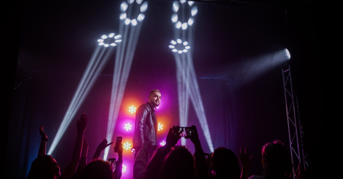 When is it OK to crowd the pan? - Free stock photo of artist, audience, band When is it OK to crowd the pan? - Free stock photo of artist, audience, band
