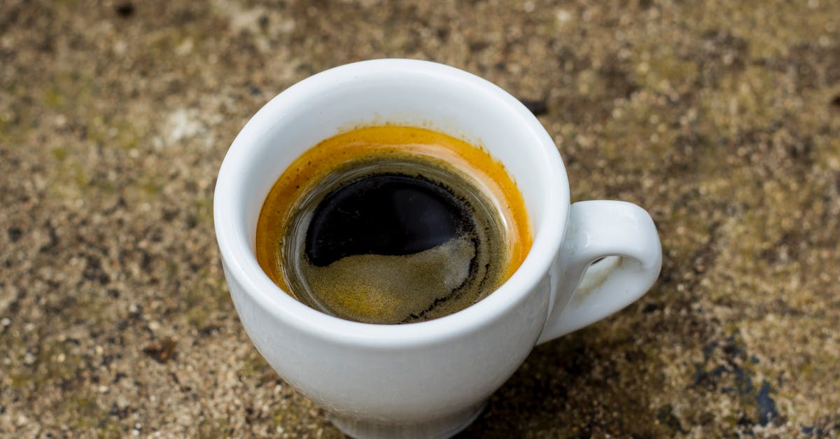 Which lasts longer: ground or unground coffee? - White Ceramic Cup Which lasts longer: ground or unground coffee? - White Ceramic Cup