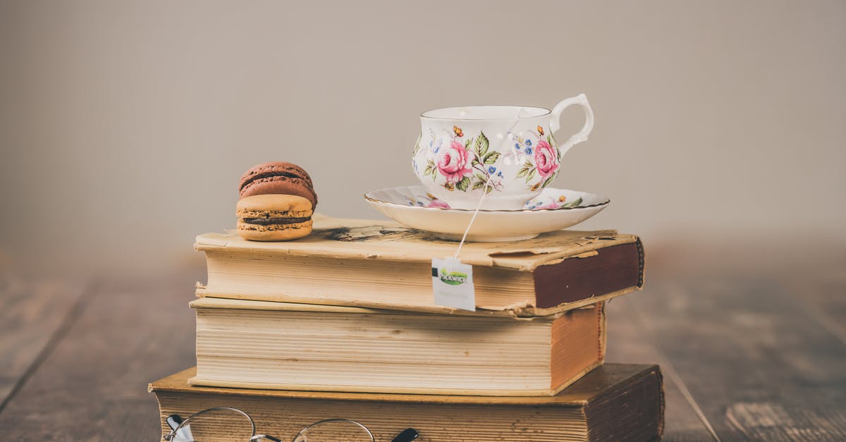 Why are my macarons cracking on top? - Books On The Table Why are my macarons cracking on top? - Books On The Table