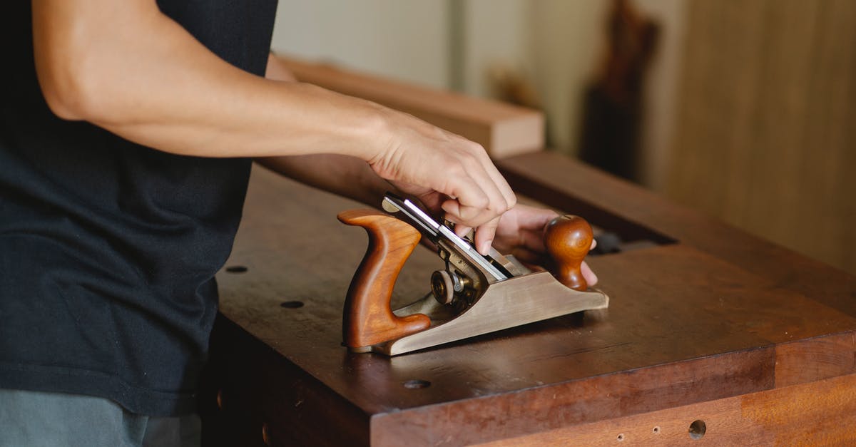 Without knife skills, how can I quickly and accurately dice vegetables? - Side view of unrecognizable male carpenter changing knife in planer while cutting piece of board in studio on blurred background Without knife skills, how can I quickly and accurately dice vegetables? - Side view of unrecognizable male carpenter changing knife in planer while cutting piece of board in studio on blurred background