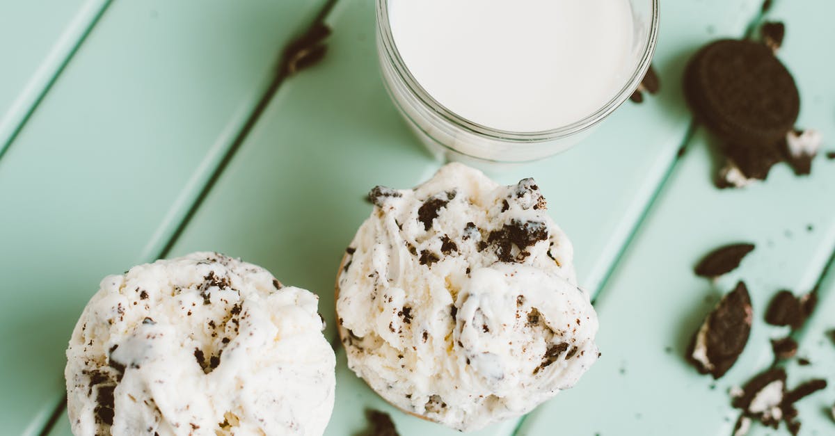 Yo-yo/custard cookies cracking - White Cream on White Ceramic Plate Beside Clear Glass Jar